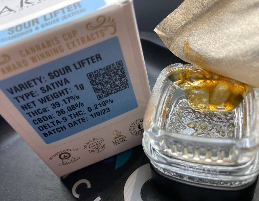 Akira Botanical's Sour Lifter THCa Diamonds in Sauce